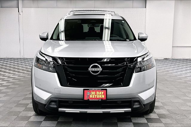 New 2025 Nissan Pathfinder Platinum w/ Lighting Package (N93) AWD/4WD image 16