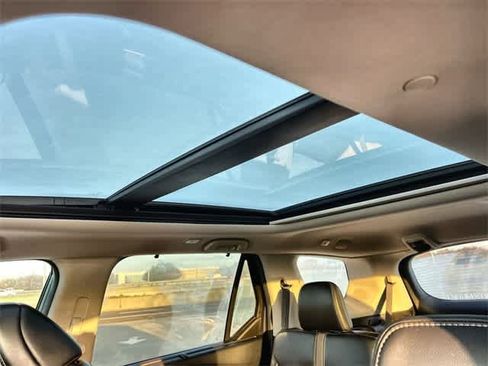 Certified 2024 Honda Pilot Touring image 32