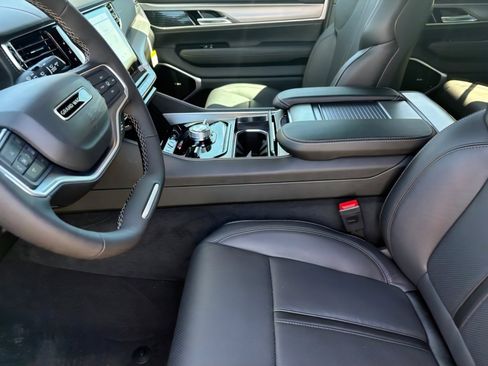 New 2026 Jeep Grand Wagoneer Limited AWD/4WD image 18