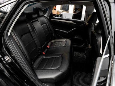 Used 2015 Volkswagen Passat TDI SE FWD image 39