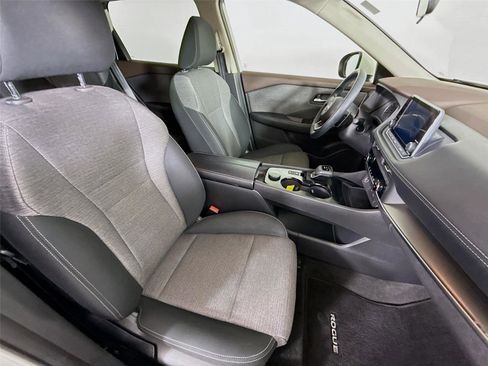 Used 2023 Nissan Rogue SV image 27