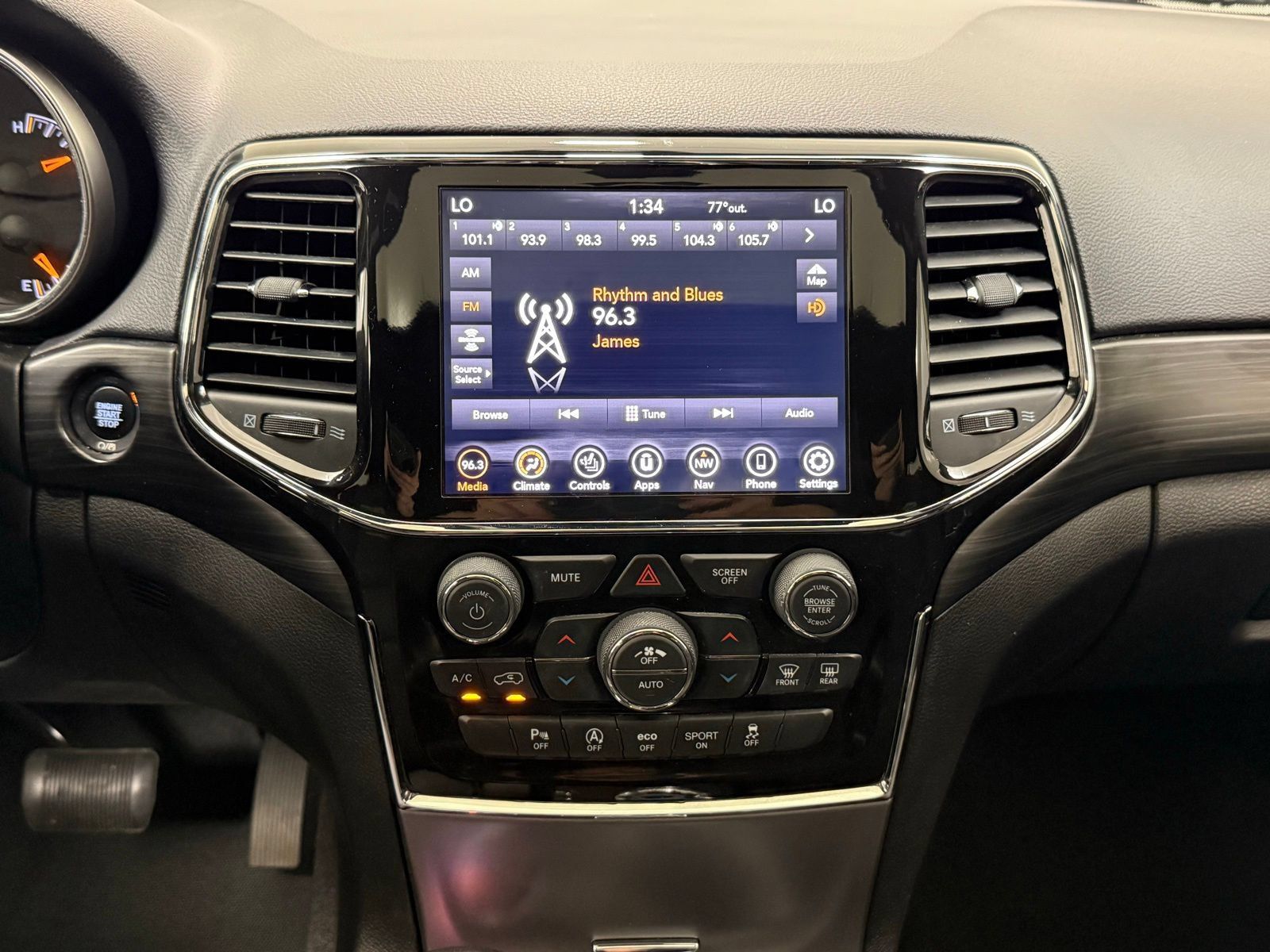 Used 2021 Jeep Grand Cherokee Freedom Edition AWD/4WD image 23
