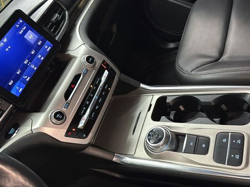 Used 2022 Ford Explorer XLT w/ Equipment Group 202A image 20