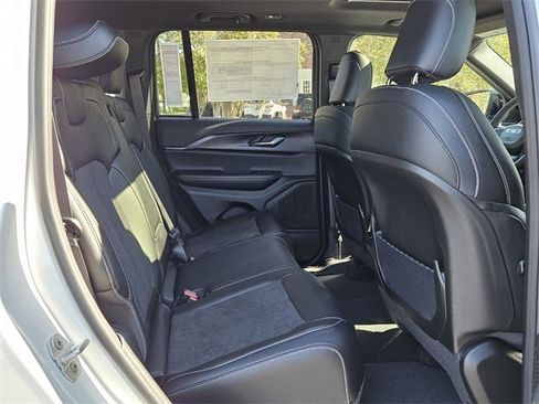 New 2025 Jeep Grand Cherokee Altitude image 14