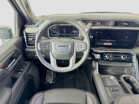 Used 2025 GMC Sierra 3500 Denali w/ Denali Reserve Package AWD/4WD image 17