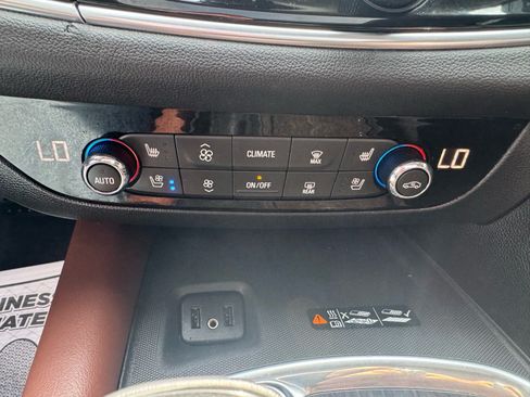 Used 2019 Buick Enclave Avenir w/ Avenir Technology Package AWD/4WD image 20