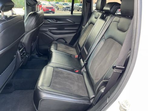 Certified 2023 Jeep Grand Cherokee Altitude image 14