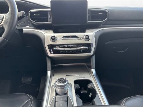 Used 2021 Ford Explorer XLT w/ Equipment Group 202A image 11