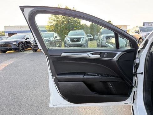 Used 2019 Ford Fusion SE FWD image 10