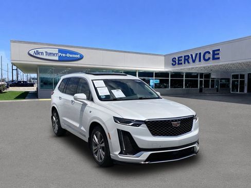 Used 2021 Cadillac XT6 Premium Luxury FWD image 2