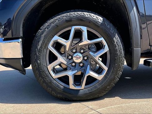 Used 2024 GMC Sierra 1500 SLT AWD/4WD image 10