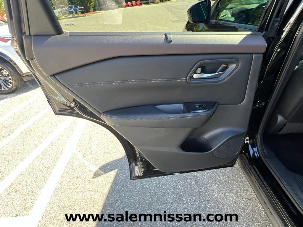 Used 2023 Nissan Rogue SV w/ SV Premium B Package FWD image 20