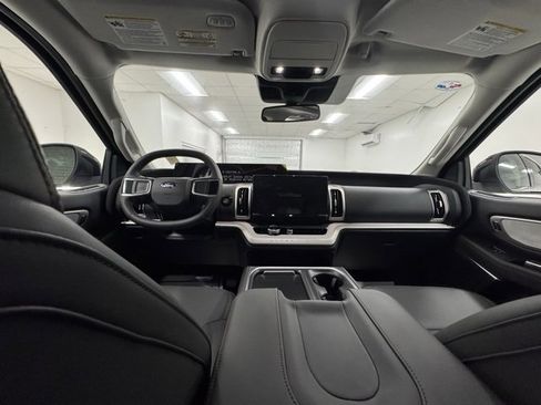 New 2025 Ford Expedition Active image 12