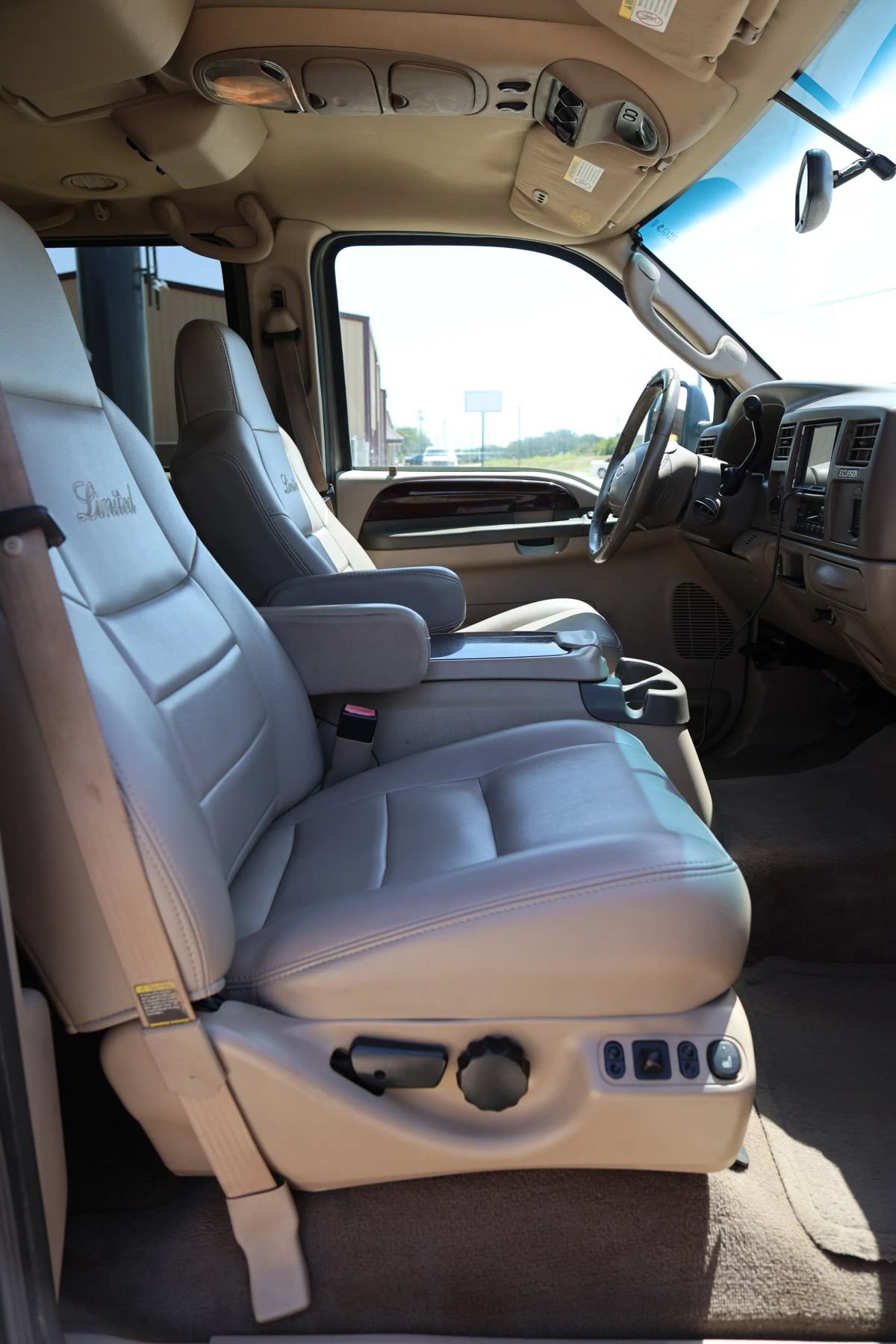 Used 2004 Ford Excursion Limited AWD/4WD image 38
