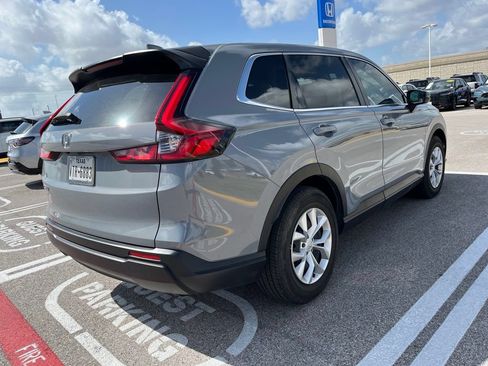 Used 2025 Honda CR-V LX image 3