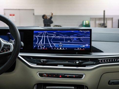 Certified 2024 BMW X5 xDrive40i w/ M Sport Package image 15