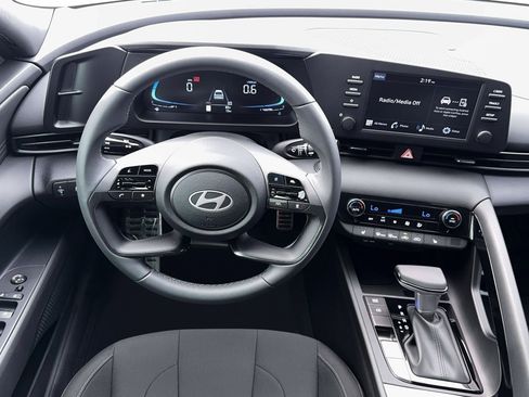 New 2026 Hyundai Elantra SEL Sport FWD image 17