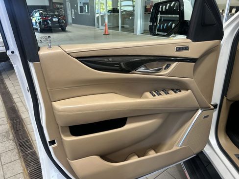 Used 2018 Cadillac Escalade Platinum AWD/4WD image 26