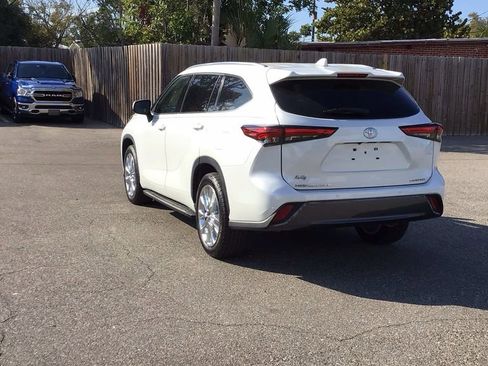 Used 2023 Toyota Highlander Limited image 7