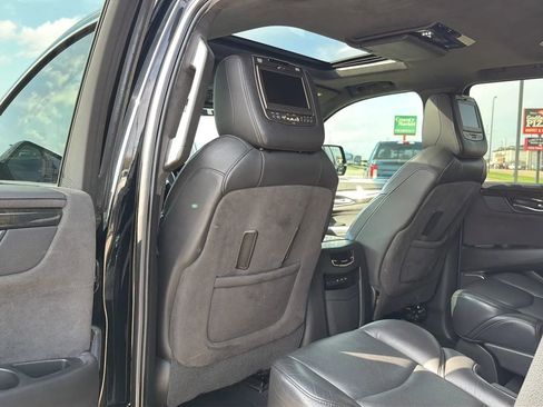 Used 2018 Cadillac Escalade Platinum image 45