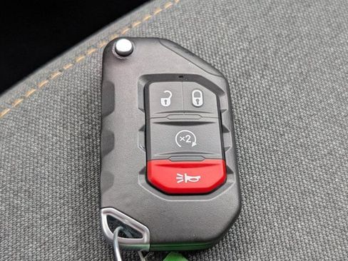 Used 2025 Jeep Wrangler Unlimited Sahara AWD/4WD image 29