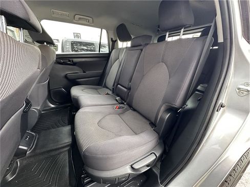Used 2020 Toyota Highlander LE image 16