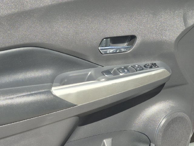 Used 2019 Nissan Kicks SR w/ SR Premium Package FWD image 14