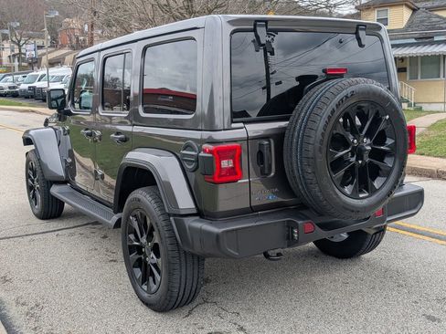 Used 2025 Jeep Wrangler Unlimited Sahara image 6