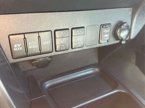 Used 2017 Toyota RAV4 SE w/ Advanced Technology Package AWD/4WD image 30
