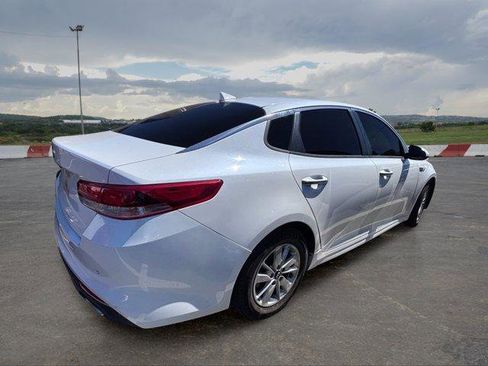 Used 2018 Kia Optima LX FWD image 3
