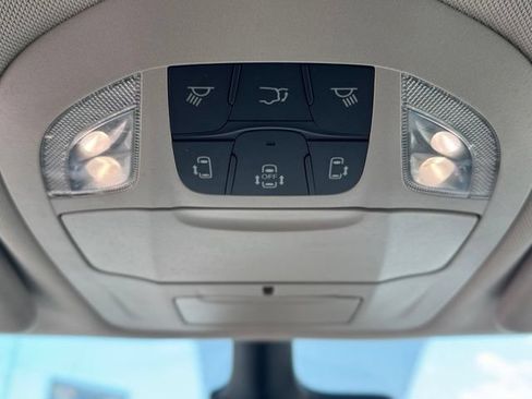 Used 2023 Chrysler Voyager LX FWD image 19