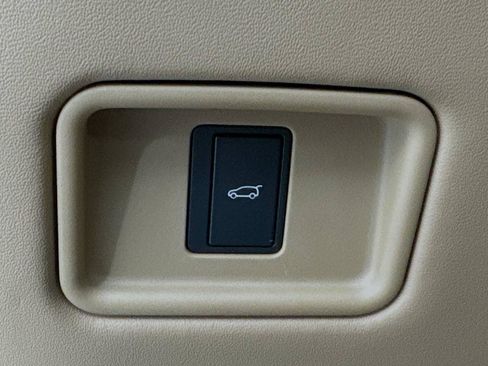 Used 2023 Land Rover Range Rover SV image 18