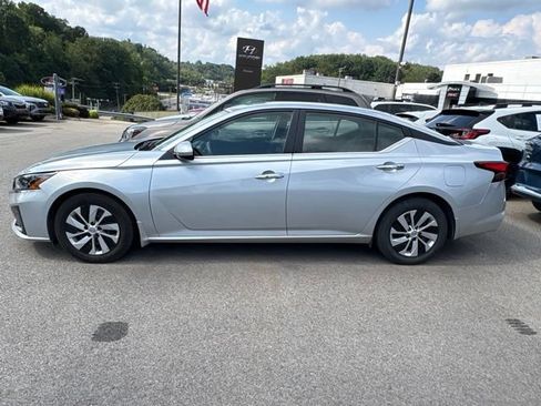 Used 2023 Nissan Altima 2.5 S FWD image 2