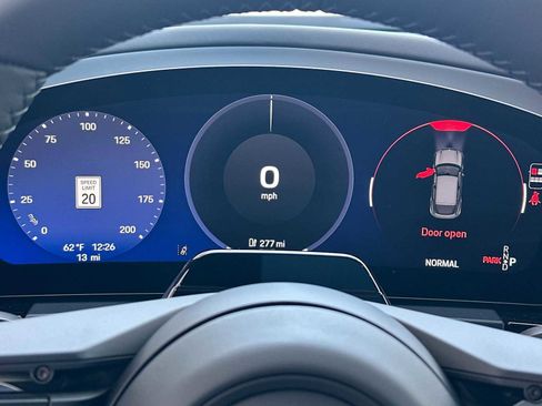 New 2026 Porsche Macan Electric image 25