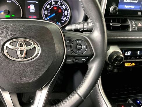 Used 2021 Toyota RAV4 XLE Premium image 12