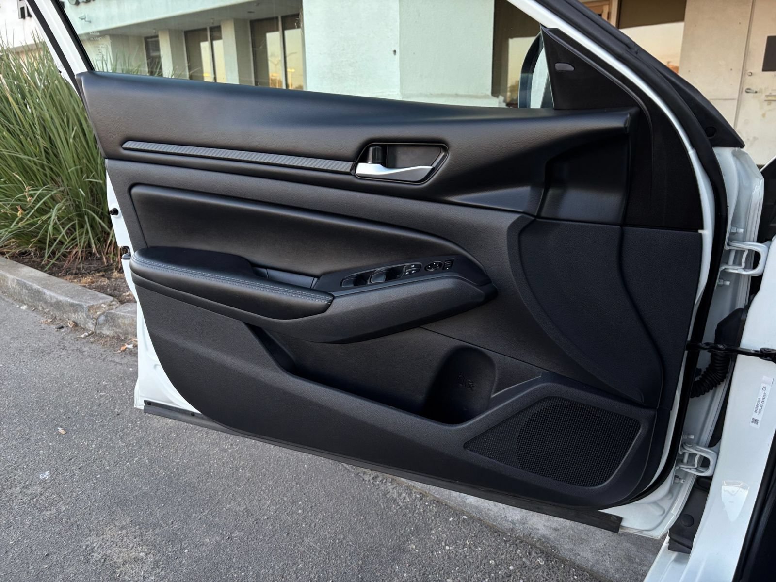 Used 2025 Nissan Altima 2.5 SV FWD image 18