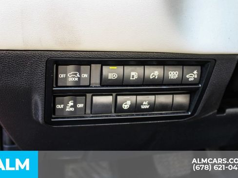 Used 2024 Toyota Sequoia Capstone AWD/4WD image 32