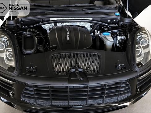 Used 2018 Porsche Macan AWD/4WD image 13