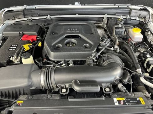 Used 2025 Jeep Wrangler Unlimited Rubicon AWD/4WD image 46