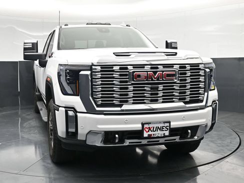 Used 2025 GMC Sierra 2500 Denali AWD/4WD image 6