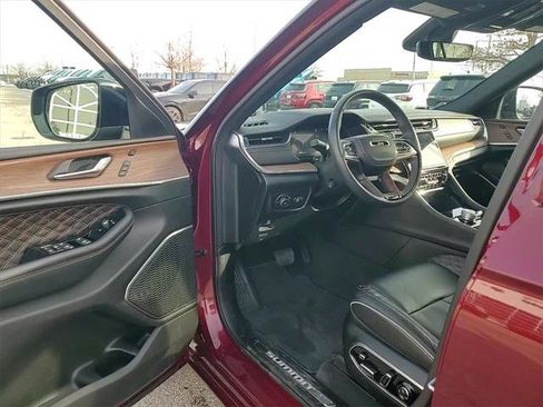 Certified 2025 Jeep Grand Cherokee Summit image 9