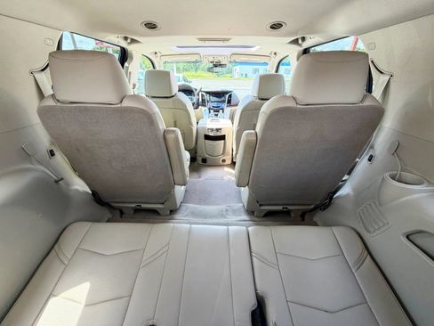 Used 2017 Cadillac Escalade Luxury AWD/4WD image 10