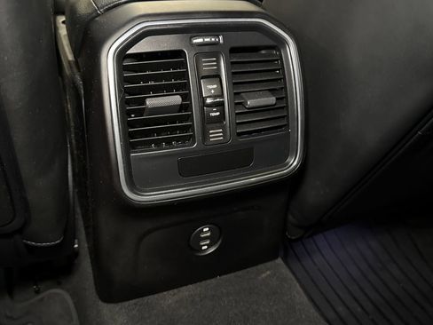 Used 2021 Porsche Macan S AWD/4WD image 9