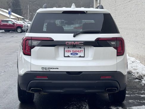 Used 2022 GMC Acadia SLT w/ Elevation Edition image 9