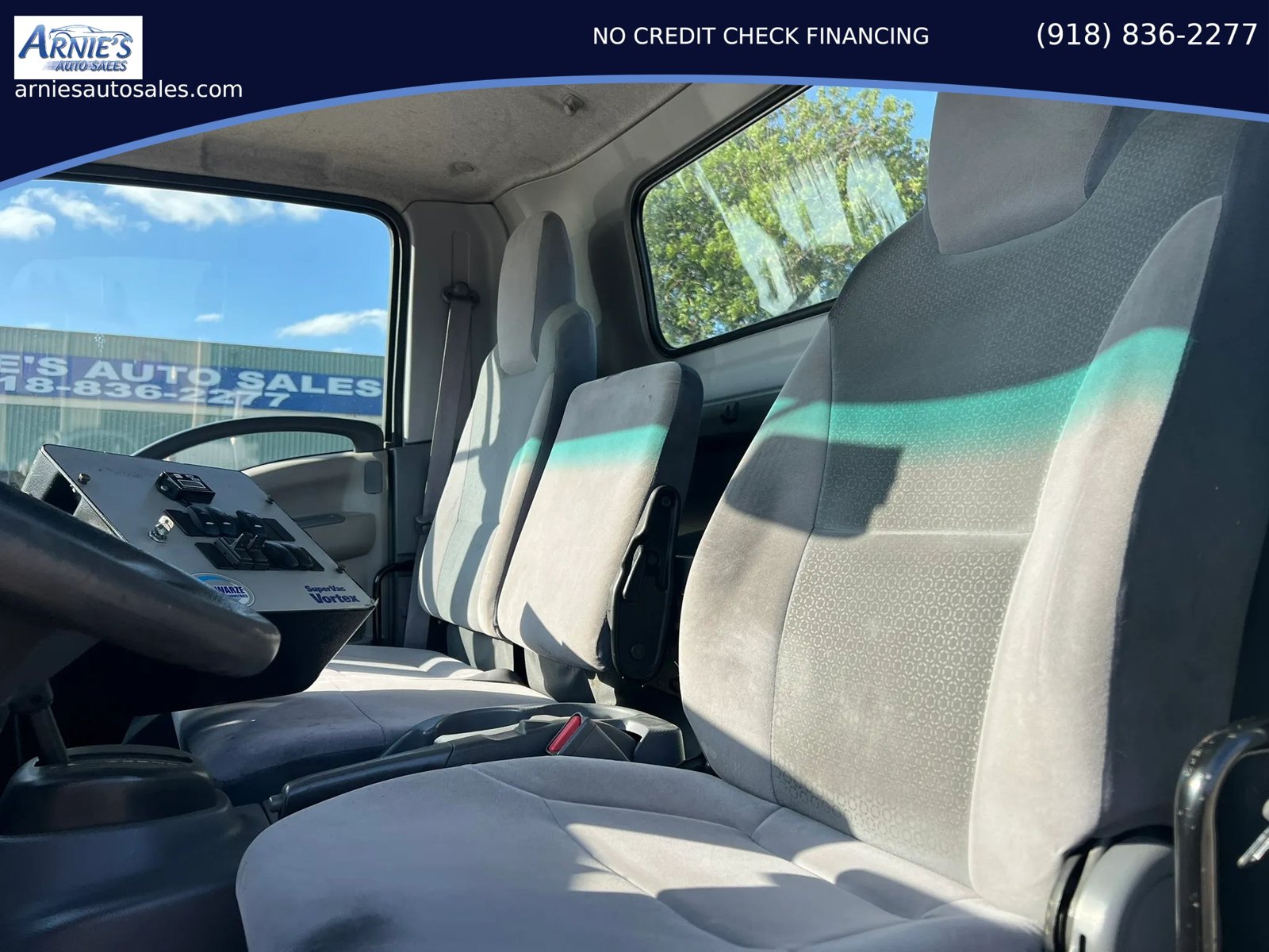 Used 2016 Isuzu NPR RWD image 6