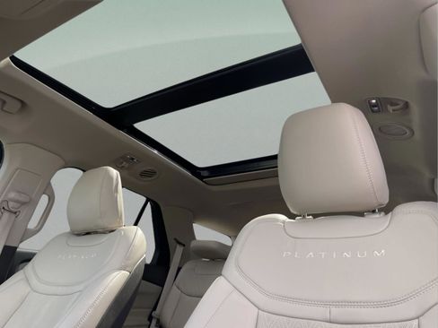 Used 2020 Ford Explorer Platinum w/ Premium Technology Package image 26