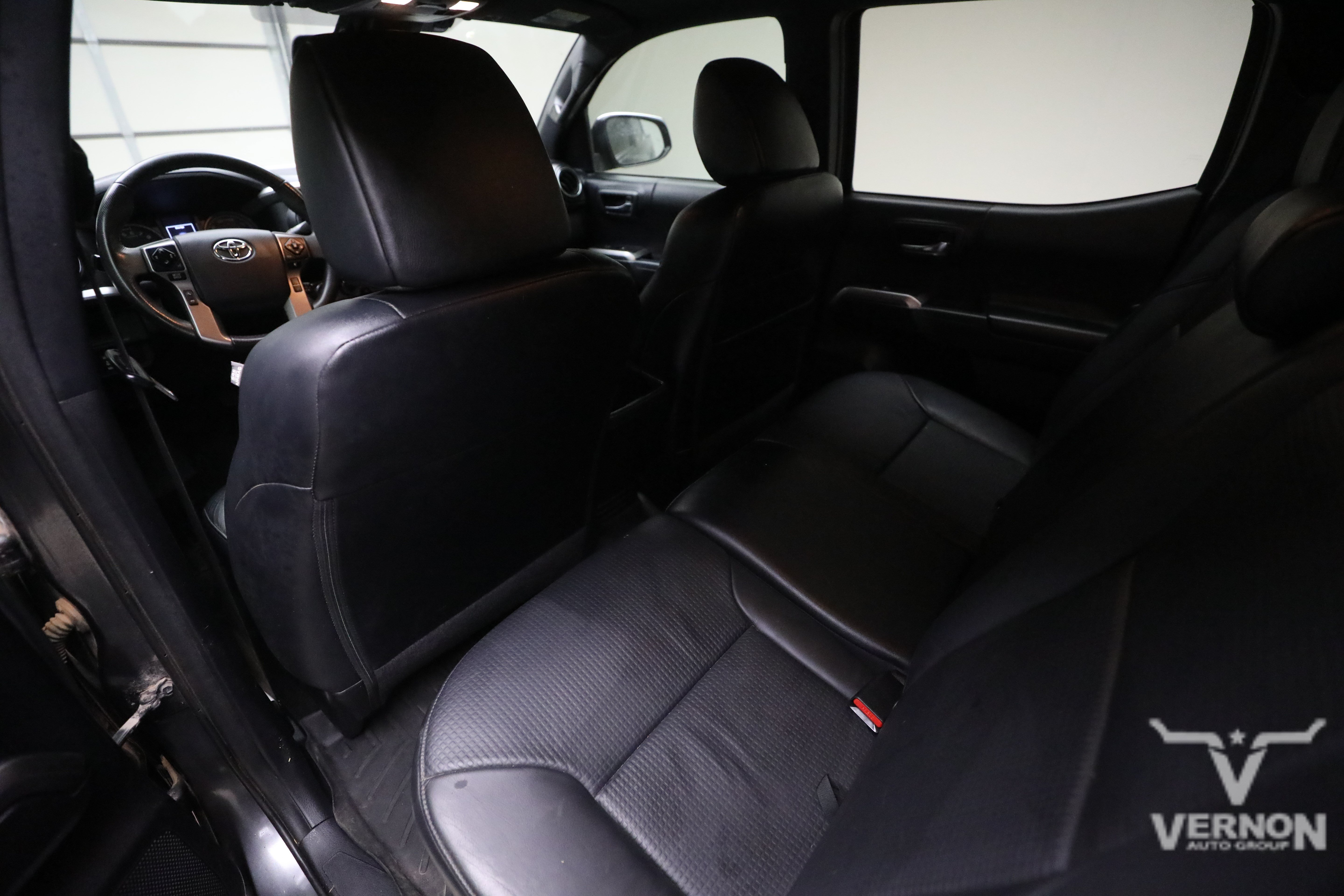 Used 2018 Toyota Tacoma Limited AWD/4WD image 9