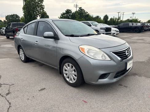 Used 2013 Nissan Versa SV FWD image 3