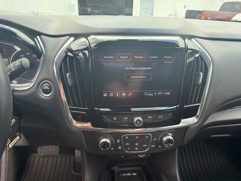 Used 2023 Chevrolet Traverse LT FWD image 18