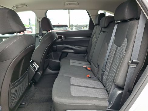 Used 2021 Kia Sorento LX AWD/4WD image 9